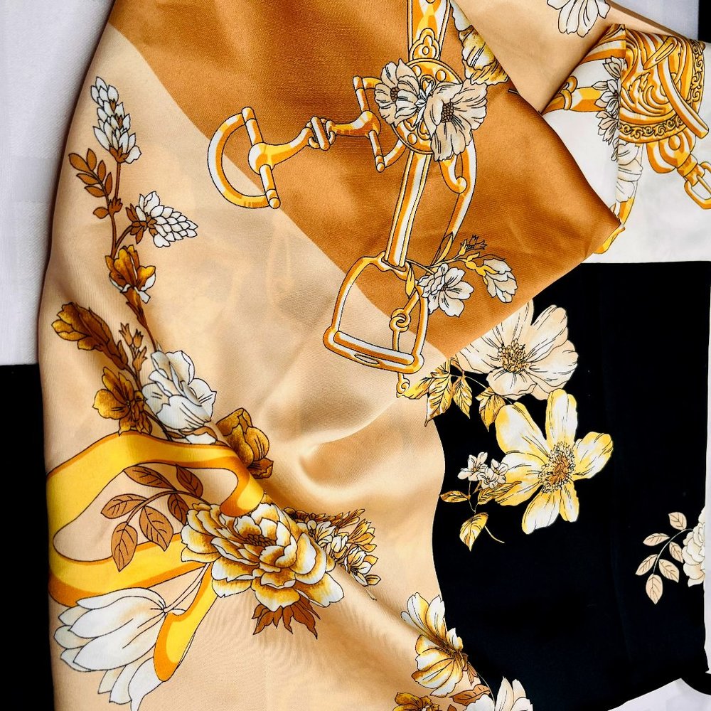 New Scarf in Vintage Equestrian Style – Gold & Black Elegance-NWT
